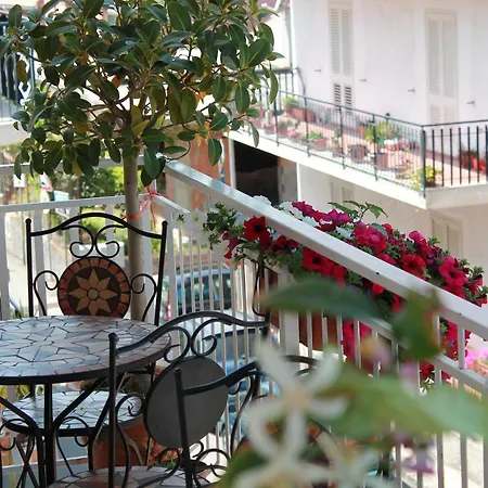 Triskeles 지아르디니낙소스