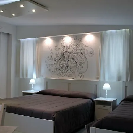 Triskeles 지아르디니낙소스