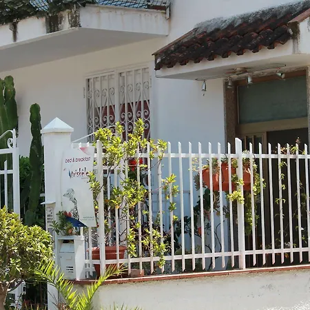 Triskeles B&B 지아르디니낙소스