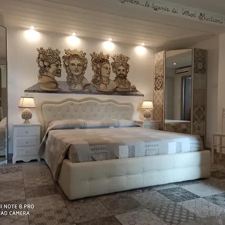 Triskeles Джардіні-Наксос